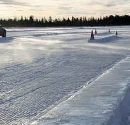 Autotest in Arjeplog: Ein Riesengeschäft.