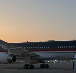 Die Boeing 757-200 von Donald Trump am Airport Palm Beach: Das Flugzeug ...