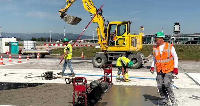 Es wird gearbeitet am FLughafen Basel/Mulhouse. 