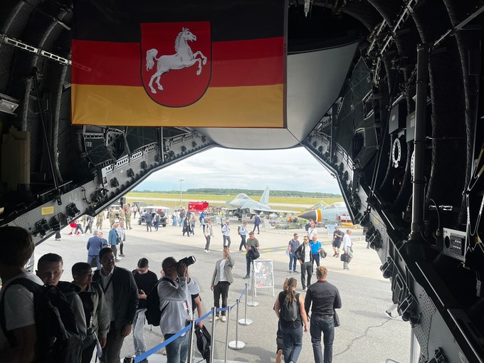 Blick aus der Airbus A400M der Bundeswehr.