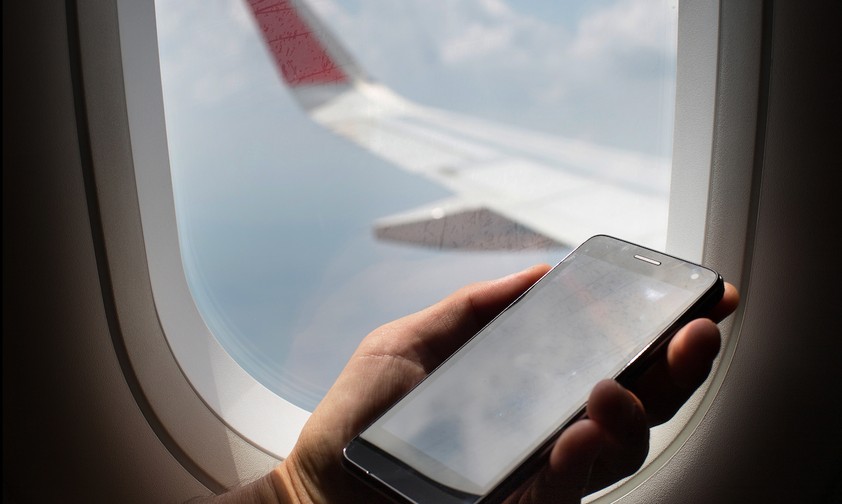 Internet im Flugzeug: Nur wenige Airlines bieten gratis Wifi.