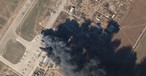 Der Flughafen Kherson nach einer der ersten Bombardierungen: Starke Zerstörung.