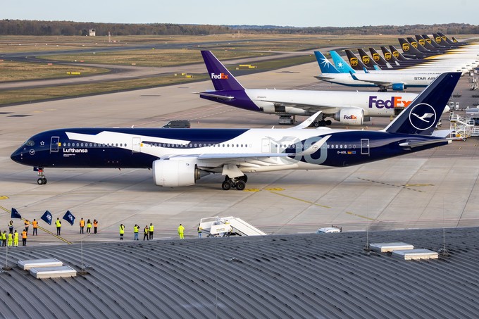 ... der A350 die historische Route von 1926 nach.