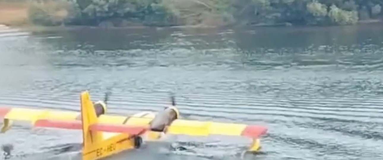 Löschflugzeug auf dem Douro: Etwas ging schief.