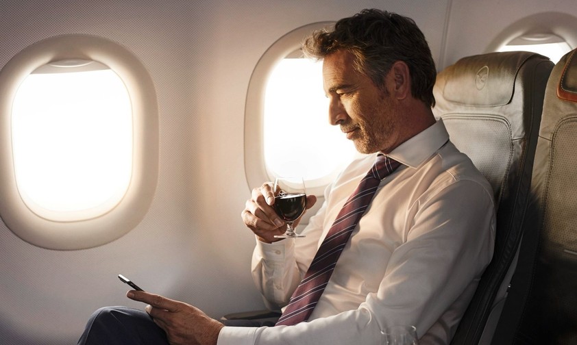 Sitz in der Business Class eines Airbus A320 von Lufthansa: Wer ganz vorne sitzen will, muss künftig extra zahlen.