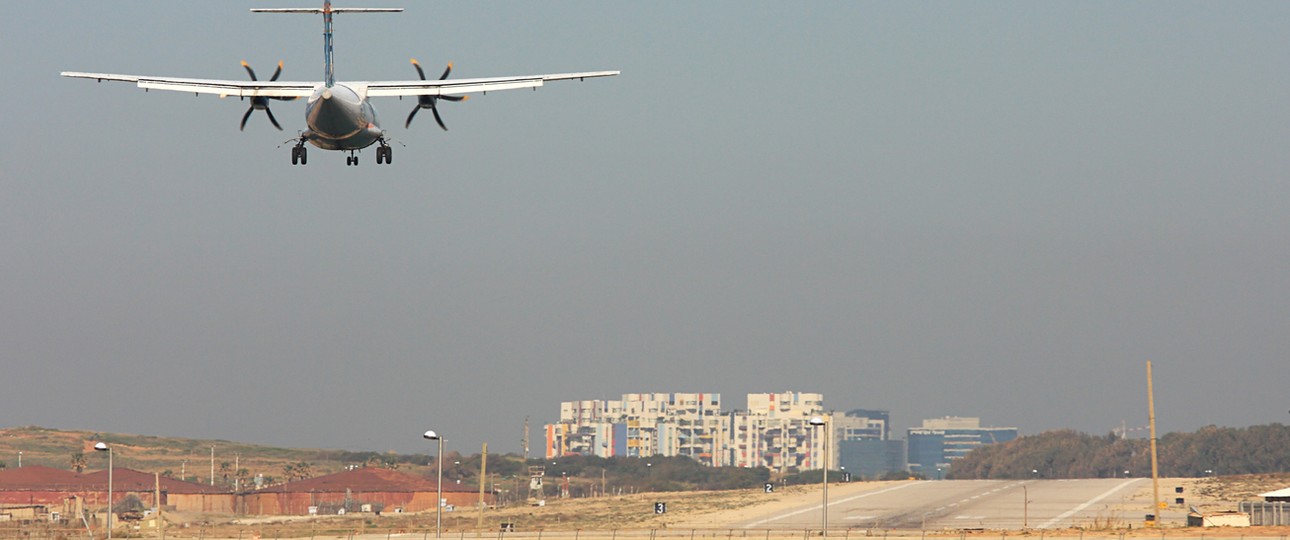 Flieger im Anflug auf den Airport Sde Dov: Ein Bild aus der Vergangenheit.