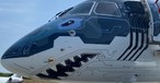 Embraer E-190-E2 mit Tech-Shark-Bemalung: Die Maschine ist bald für den brasiliansichen Rekordmeister Palmeiras unterwegs.