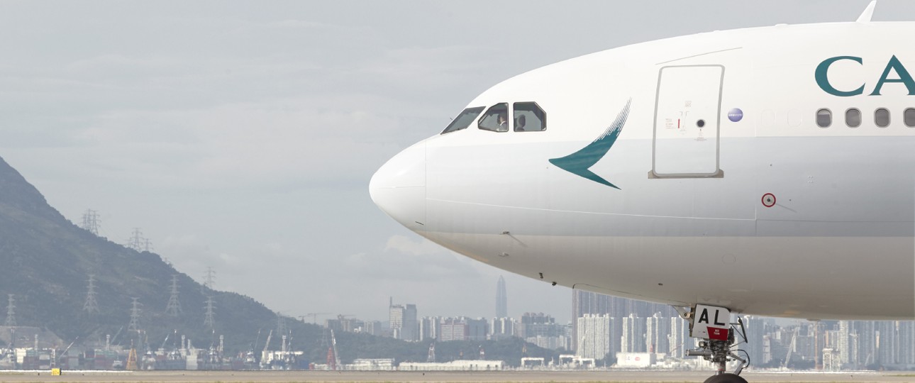 Jet von Cathay Pacific: Mancher könnte am Boden schneller sein.