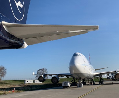 Zehn Flugzeuge von Lufthansa stehen derzeit geparkt bei Lufthansa Technik in Hamburg.
