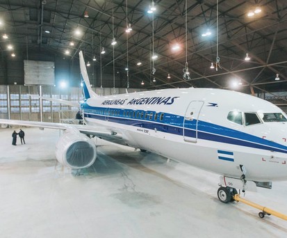Boeing 737-700 von Aerolíneas Argentinas: Zum 70. Geburtstag trägt das Flugzeug eine Lackierung aus den 1980er-Jahren.