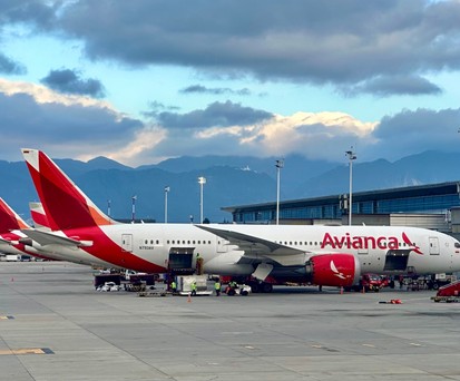 Boeing 787 von Avianca in Bogota: Die Eigentümerin Grupo Abra hat neue Flieger bestellt.