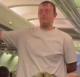 Flugbegleiter im T-Shirt: Was war da los?