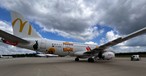 Airbus A320 von Leav Aviation: Das Flugzeug wird bis Ende September zum McDonalds-Flugzeug.