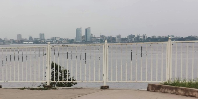 Der Blick von Brazzaville über den Kongo nach Kinshasa
