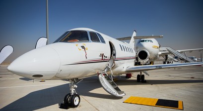 Businessjet an einem Flughafen: Die Preise für Privatjetflüge aus Saudi-Arabien steigen.