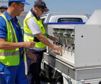 Getränkewagen am Frankfurter Flughafen: Bis zu 1000 Liter an Flüssigkeit werden konsumiert.