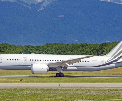 Eine Boeing 787 der koreanischen Delegation am Flughafen Genf.