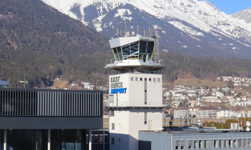 Flughafen Innsbruck: Der Airport der Tiroler Landeshauptstadt ...