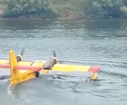 Löschflugzeug auf dem Douro: Etwas ging schief.
