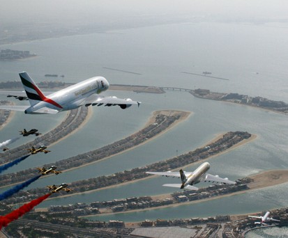 Konkurrenten feiern gemeinsam den Staatsgründer