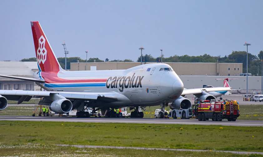 Gut zu sehen in dieser Aufnahme ist das fehelnde Fahrwerk.