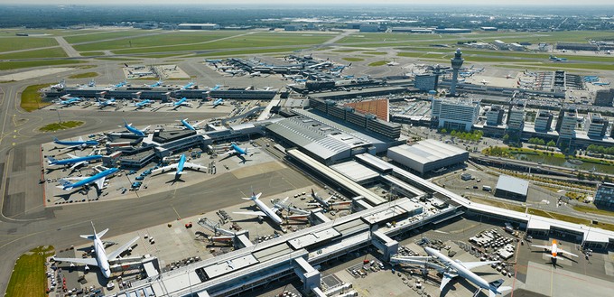 Am meisten Bewegungen fanden 2021 am Schiphol Airport in Amsterdam statt: 280.000.