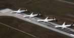 Parked Lufthansa aircraft in Frankfurt: Barely any regular flights are taking off anymore.