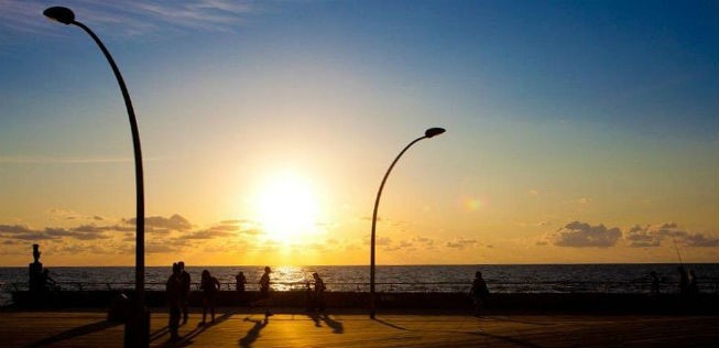 Strandpromenade in Tel Aviv: Nun nonstop ab Karlsruhe erreichbar.