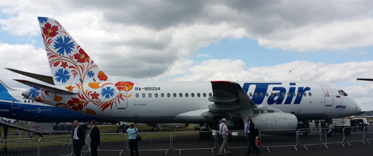 In Farnborough 2014 war der Superjet 100 erstmals im Utair-Design zu sehen.