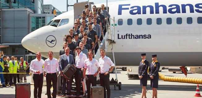 Fanhansa von Lufthansa: Bringt der Flieger der Mannschaft Glück?