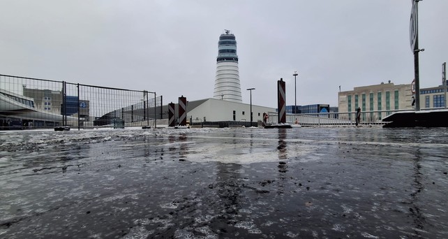 Flughafen Wien: Aktuell steht alles wegen Glatteis still.