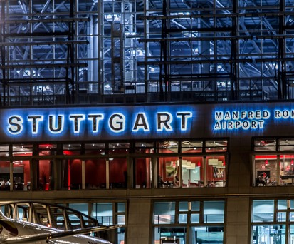 Flughafen Stuttgart: Immer noch landen Flugzeuge verspätet, Flüge fallen aus.
