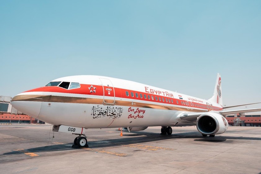 Boeing 737-800 mit Speziallackierung: Spezieller Botschafter für Egypt Air.