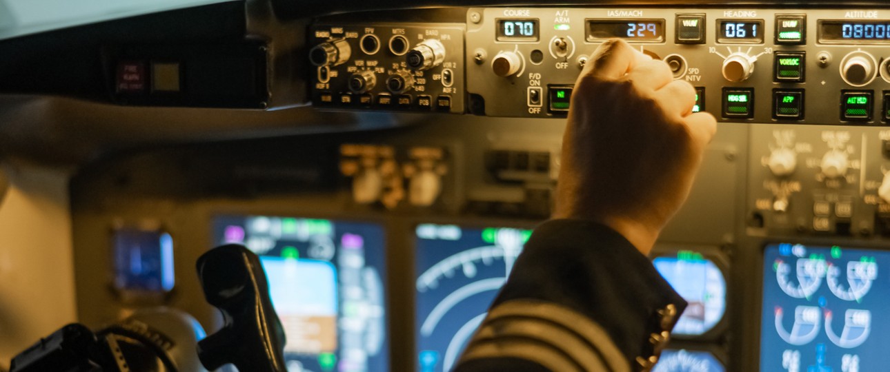 Pilot im Cockpit: Der Absturz des Fluges von Air India hat die Diskussion um Kameras neu entfacht.