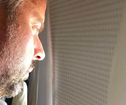Passagier mit Fensterplatz: Lufthansa überlegt, ihn und andere Reisende am Fenster als erste an Bord zu lassen.