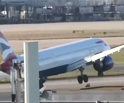 Airbus A321 Neo touchiert Landebahn und hebt wieder ab