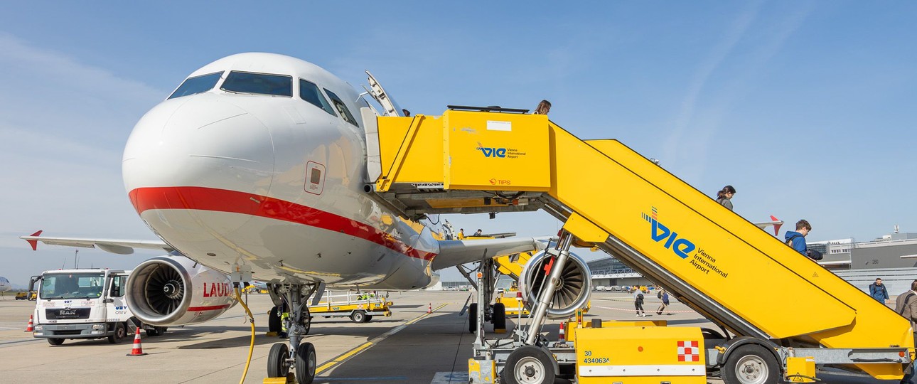 Airbus A320 von Lauda am Flughafen Wien: Der Flughafen testet mit Ryanair zusammen den 25-Minuten-Turnaround.