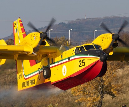 Die EU schickte zwei Canadair CL-415 nach Österreich.