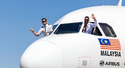 Piloten von Air Asia: Künftig sollen sie viel weiter fliegen.