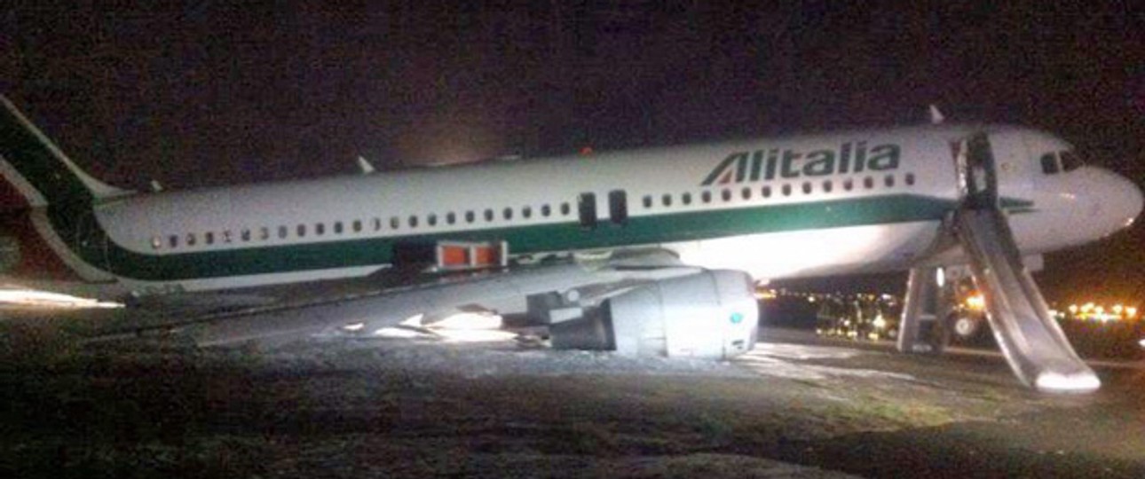 Flugzeug nach der Bruchlandung: Niemand wurde verletzt.