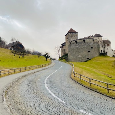Schloss Vaduz, der Sitz des Staatsoberhauptes von Liechtenstein: Im kleinen Land sind einige Flugzeuge registriert.