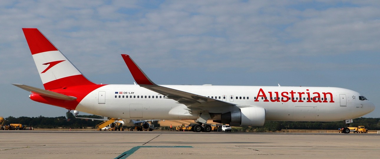 OE-LAY: Die Boeing 767 von Austrian Airlines übernimmt den Abschiedsflug.
