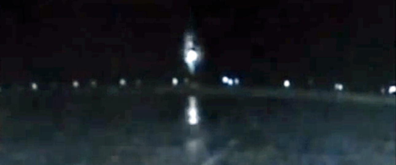 Der Moment vor dem Crash: Offenbar versuchten die Piloten die Maschine mit einem Sturzflug zu beschleunigen.