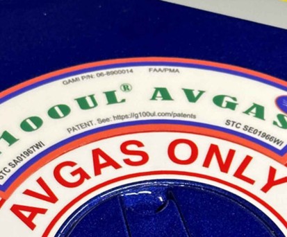 G100UL-Avgas-Sticker: Gami hat jetzt eine Raffinerie gefunden.