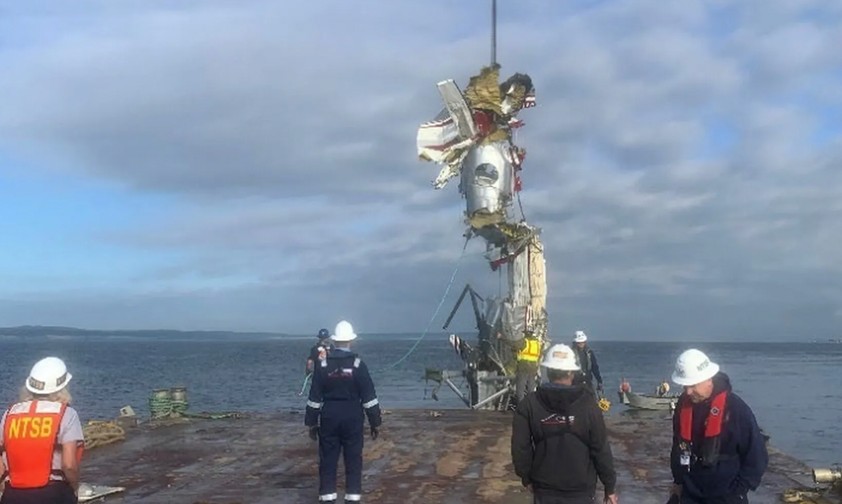 Bergungsarbeiten der DHC-3: Das Bauteil löste sich im Flug.