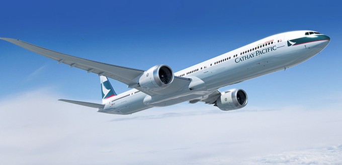 Cathay Pacific hat 21 Boeing 777-9 bestellt. Im April 2020 sah es kurz so aus, als würde die Airline die 777X- in eine 787-Order umwandeln, doch dann verschob sie nur die Auslieferungen nach hinten. Laut einem Bericht von Ende April 2021 könnte die Fluggesellschaft ihre Bestellung nun womöglich auf nur noch 10 bis 15 der Flieger reduzieren.