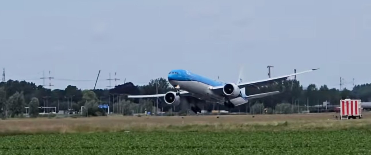 Die Boeing 777 von KLM: Im nächsten Moment durchgestartet.