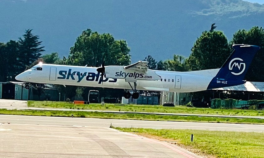Dash 8 von Sky Alps bei der Landung in Bozen: Nach Zürich geht es nicht mehr.