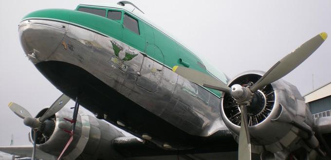 «Mit Buffalo Joe in einer DC-3 von Yellowknife nach Hay River fliegen», ist das Highlight für Roland Zeller. Die kanadische Kultairline Buffalo Airways von Gründer Joe McBryan darf seit Anfang 2016 <a href="https://www.aerotelegraph.com/kult-airline-hat-ihre-lizenz-wieder-buffalo-airways-kanada" target="_blank" rel="noopener">wieder abheben</a>.