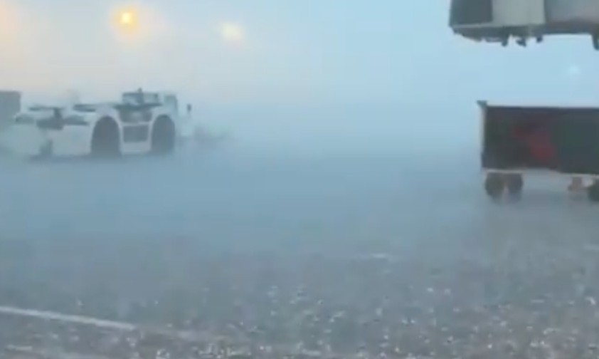 Hagel in Calgary: Westjet konnte nicht alle Flieger in Sicherheit bringen.